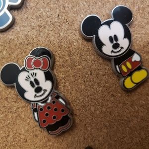 Mickey and Minnie Disney Pins Set